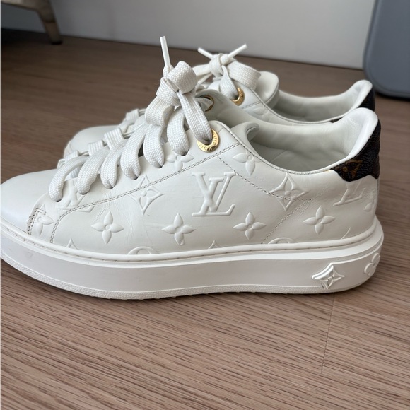 Louis Vuitton White and Gold Women's Sneakers - Picture 2 of 6